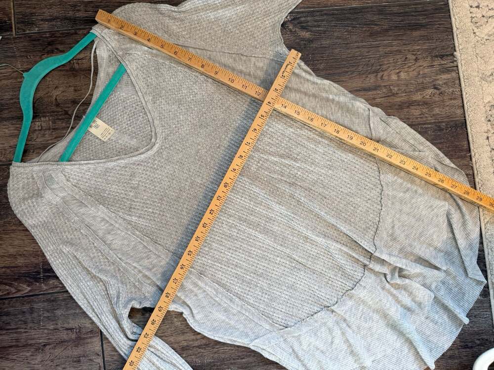 We The Free Catalina V-Neck Thermal Waffle Knit Heather Grey Top Long Sleeve M - Picture 4 of 6